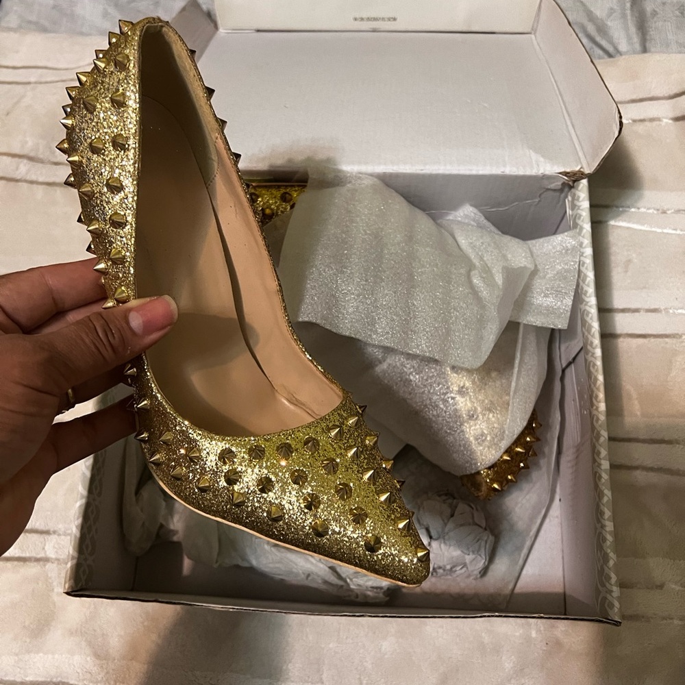 Heels - Picture 3 of 5